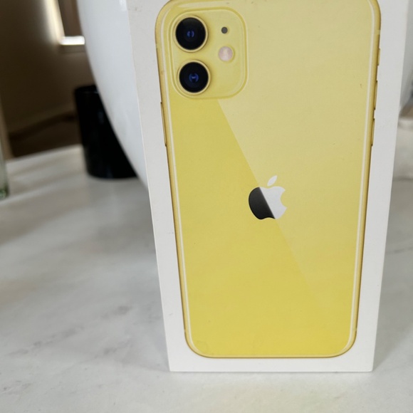 IPhone 11 Promax - Picture 2 of 4